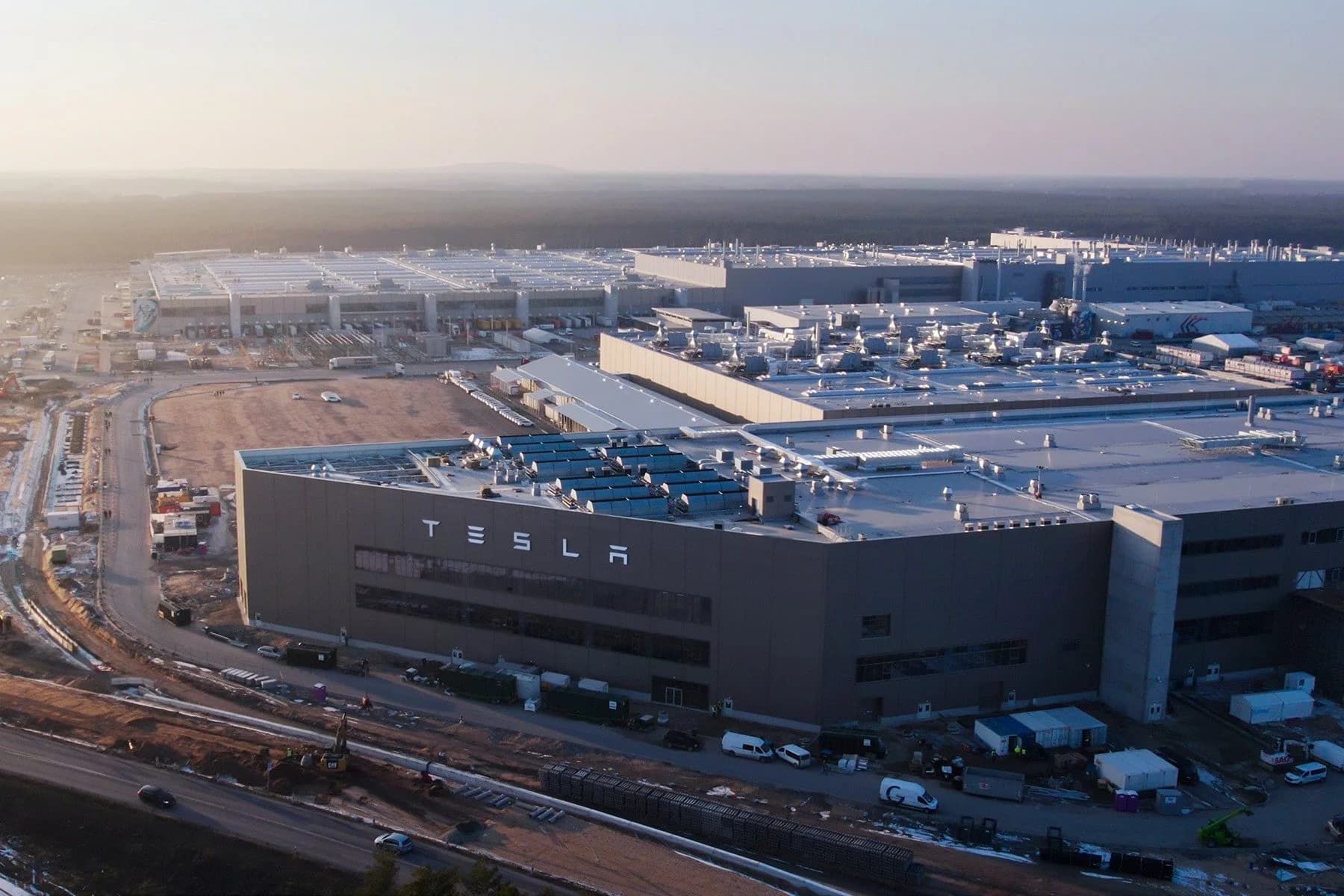 Retooling i automatizacija BIW linije – Tesla Berlin